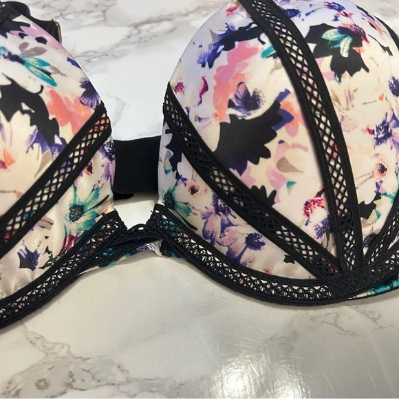 Victoria’s Secret Very Sexy Push Up - Picture 2 of 5